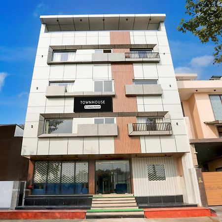 Super Townhouse Taj Nagri Phase 2 Formerly Grand Rivera Tajganj Luaran gambar